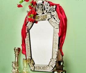 How Venetian Mirror Adds Charm to Room décor