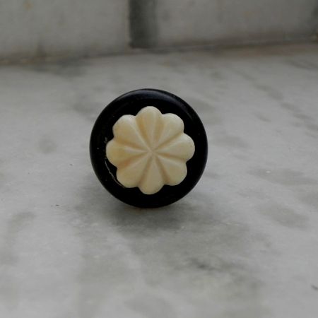 Round B&C small knob