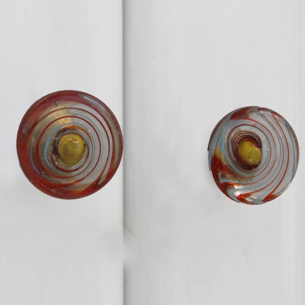 Red Waves Round Knob