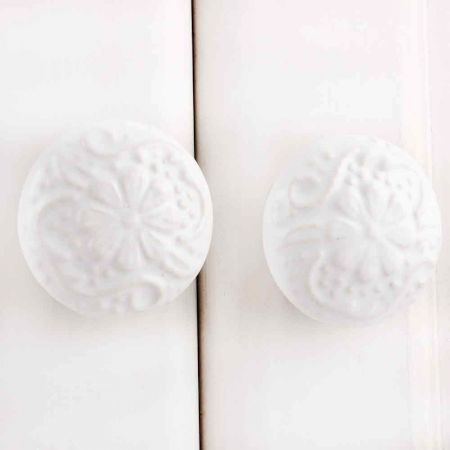 White Daisy Flower Float Knob