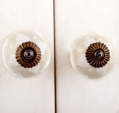 Cream Heart Dot Knob (1)