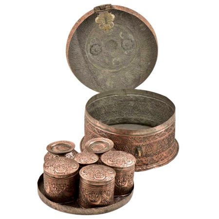 Handcrafted Embossed Copper Floral Decoration Pandaan Betal Box