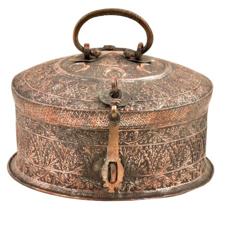 Hand Tooled Copper Floral Decoration Pandaan Betal Box