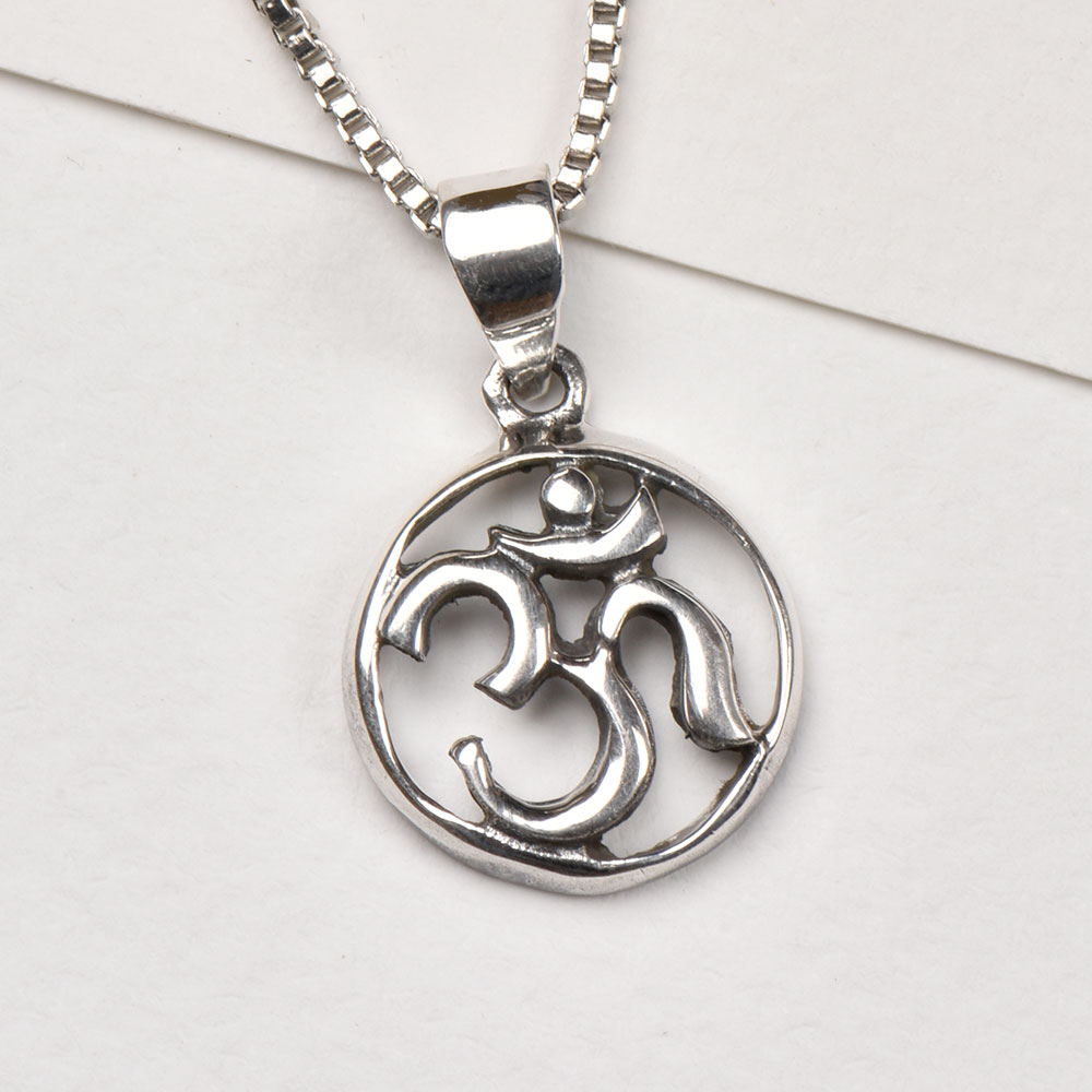 BEAUTIFUL TRANQUIL SMALL OM SYMBOL STERLING SILVER 925 NECKLACE 16 INCHES~BLN-H