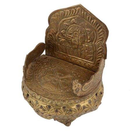 Handcrafted Metallic Chair For Your Idols