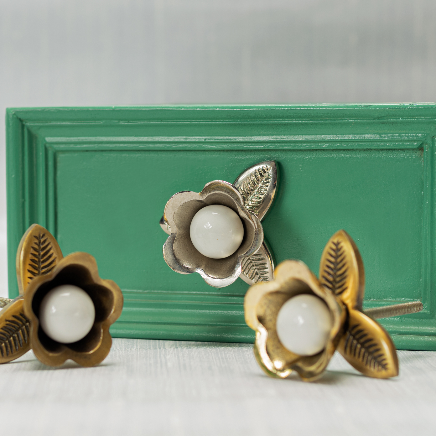 Antique Iron Cream Ceramic Bloom Cabinet Knobs