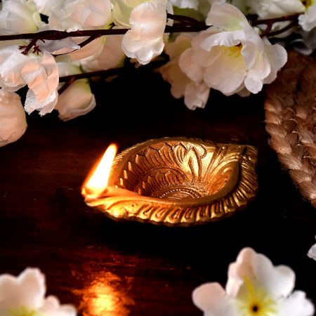Brass Bud Shaped Oil Lamp For Mandir