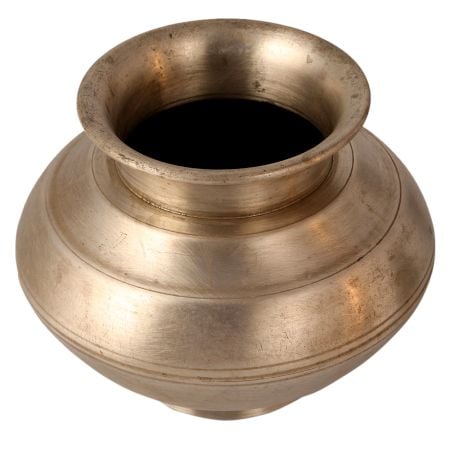 Vintage Water Pot with Embossed Lines Design