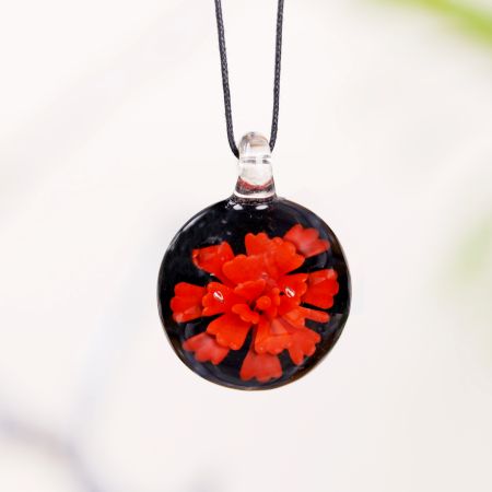 Flower Engraved Black Round Lampwork Glass Pendant for Gift - 1 Piece