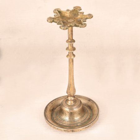 Vintage Beautiful Oil Lamp Made of Finest Brass