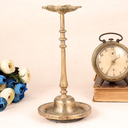 Vintage Beautiful Oil Lamp Made of Finest Brass