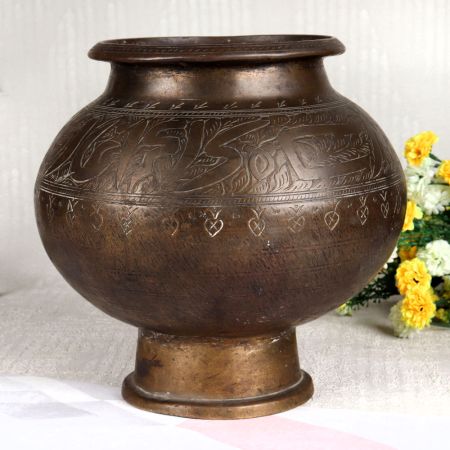 Handcrafted Antique Brown Flower Pot Made of Brass