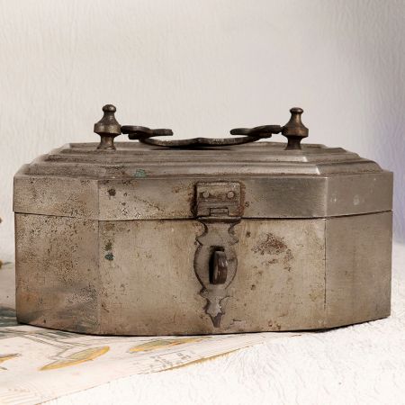 Handmade Brass Nickel Plated Paan Daan for Decoration