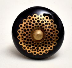 Black Strewn Flat Knob