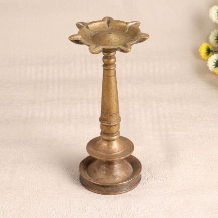 Vintage Brown Oil Lamp Stand Made of Finest Brass