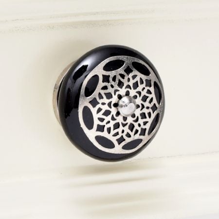 Black Strewn Flat Knob