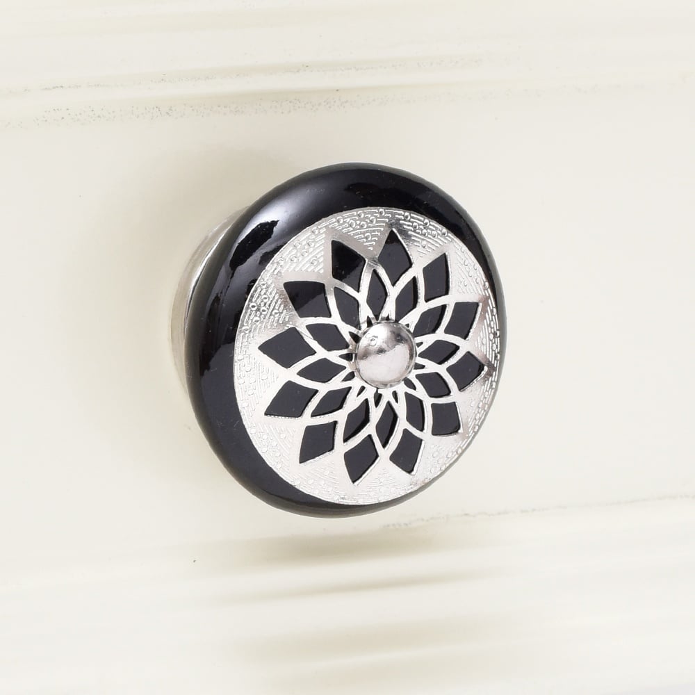 Black Strewn Flat Knob