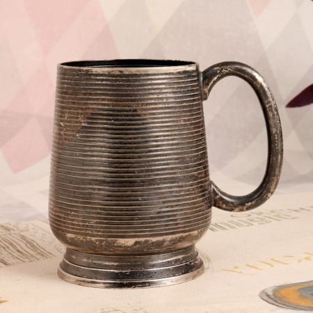 High-Quality White Metal Mug in English Art for Decoration
