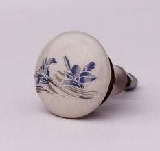 Silk Irise Flower Flat Knob