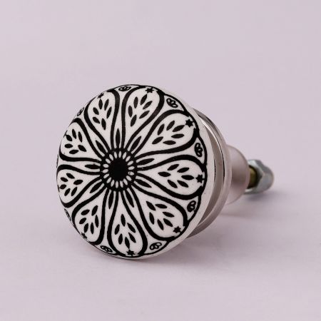 Black Daisy Flat Knob
