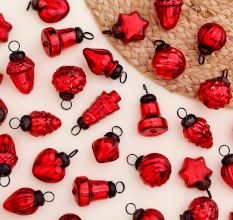 25 Pieces Red Tiny Christmas Ornaments
