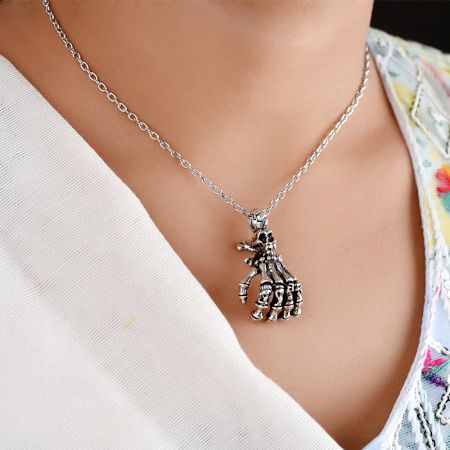 92.5 Sterling Silver Pendant Skull Skeleton Hand Pendant Necklace