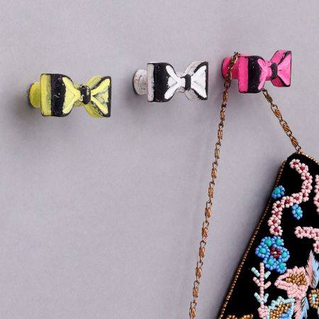 Decorative Iron Bow Modern Wall Hook