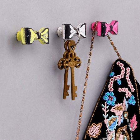 Decorative Iron Bow Modern Wall Hook