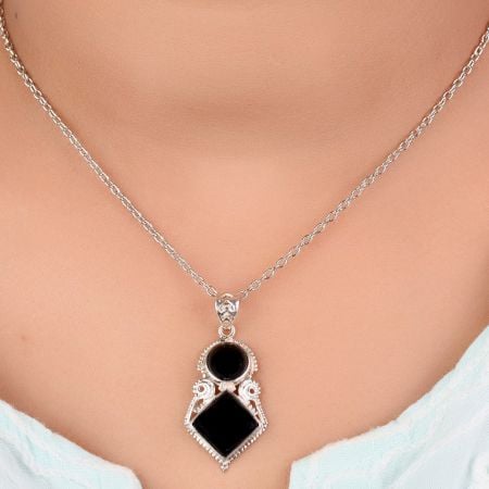 92.5 Sterling Silver Black Onyx  Pendant In Square And Round Shape