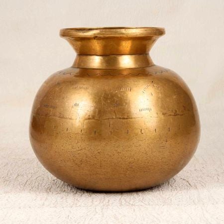 Engraved Finest Brass Pot in Brown Finish for Decoration