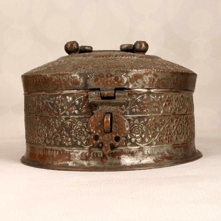 Vintage Finish Copper Paan Daan for Collection and Decoration