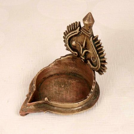 Handcrafted High-Quality Brass Oil Lamp in Vintage Finish