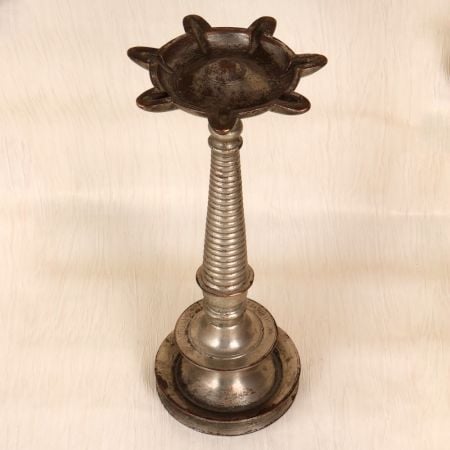 Traditional Brass Nickel Plated Oil Lamp for Home Decoration