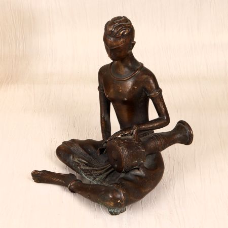 Brown Finish Brass Lady Musician Statue for Vintage Collection