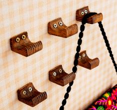 Natural Brown Small Wooden Wall Hooks-6 Pieces