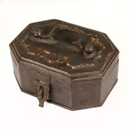 Indian Plain Brown Brass Paan Daan Box for Home Decoration