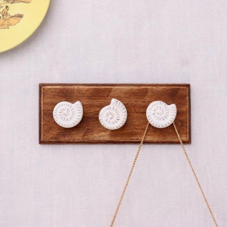 White Shell Flat Ceramic Wooden Wall Hook