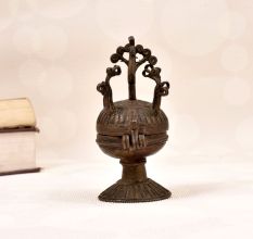 Vintage Finish Brass Sindoor Box with Lid for Decoration