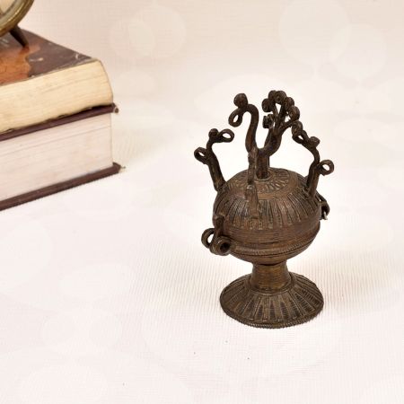 Vintage Finish Brass Sindoor Box with Lid for Decoration