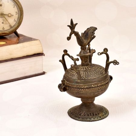 High-Quality Brass Sindoor Box with Lid in Vintage Finish