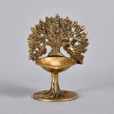 Vintage High-Quality Brass Oil Lamp in Fine Work for Decor