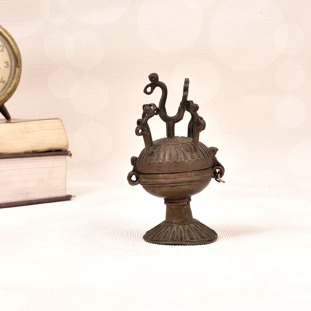 Vintage Finish Brass Sindoor Box with Lid for Decoration