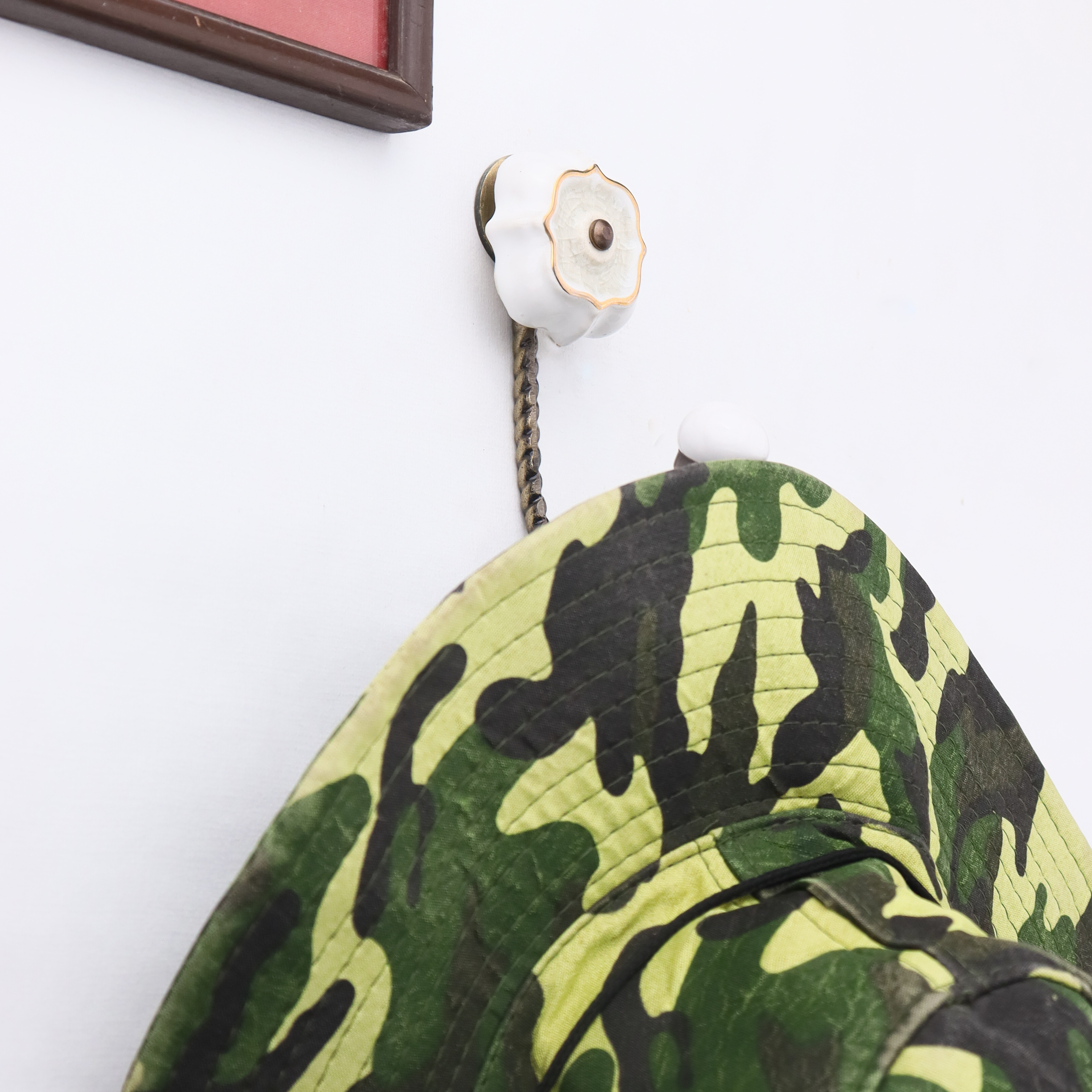 Cream Solid Gold Line Ceramic Hook In Antique Fitting