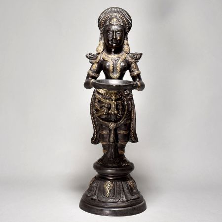 Deep Stand In Lady Style With Fine Work