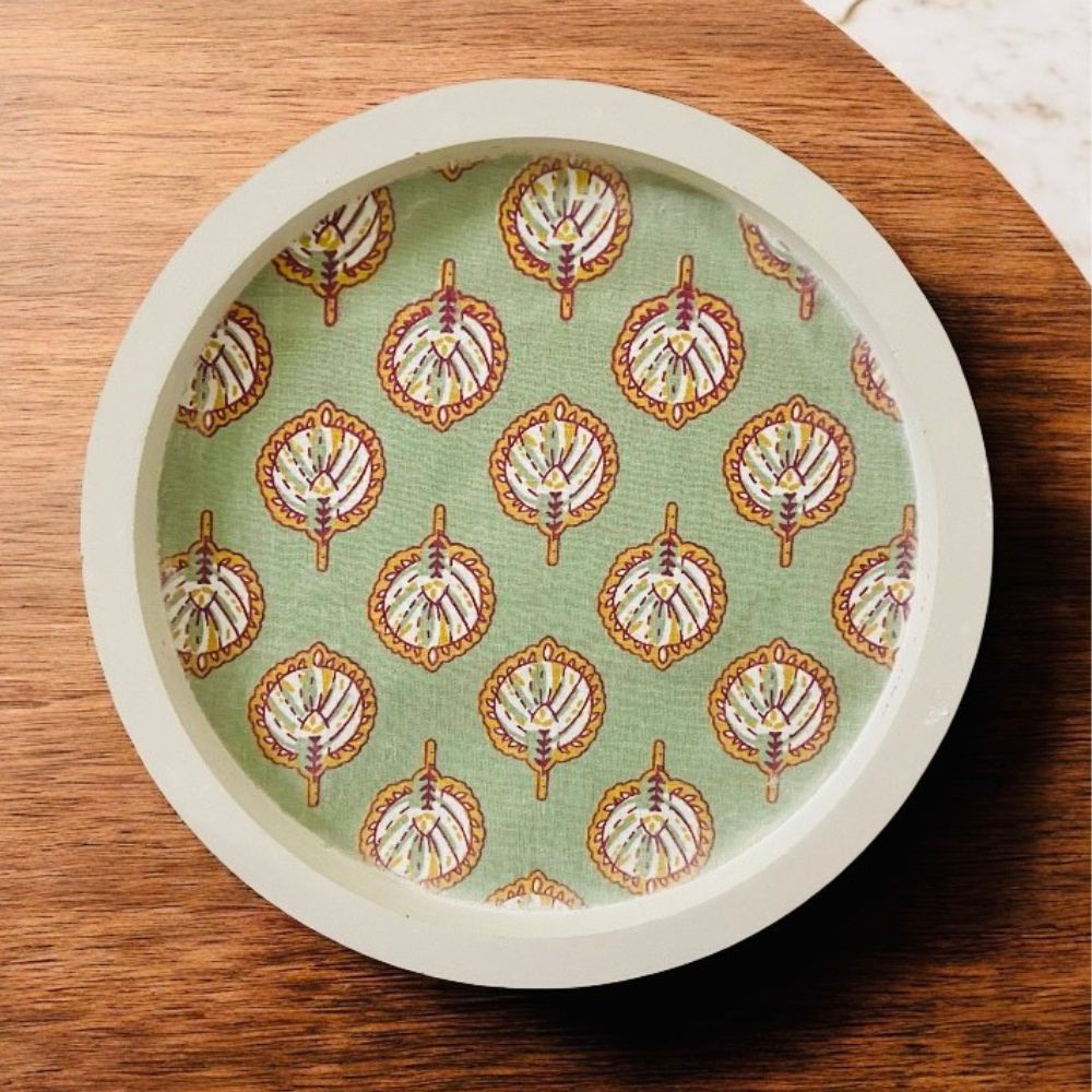 Designer Green Cemented Plate for Home Decor
