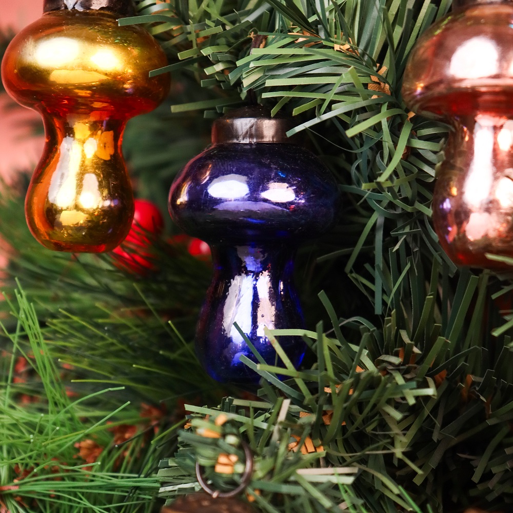 12 Pieces Handmade Multicolor Vintage-Style Glass Mushroom Christmas Tree Ornaments