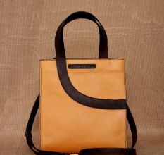 Compact Tan Leather Handbag with Zipper Closure