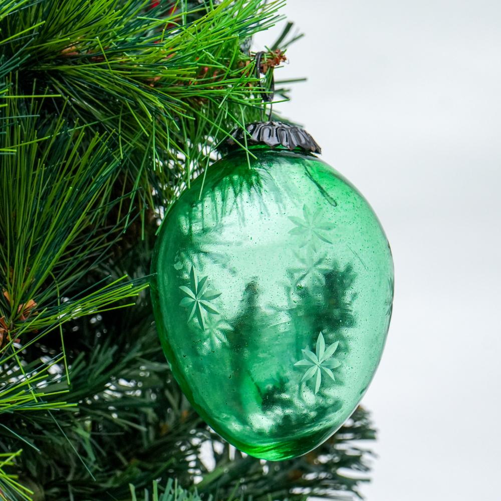 Green Decorative Star Glass Hanging Ornament