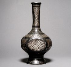 Sturdy Metal Flower Pot in Vintage Style for Decor