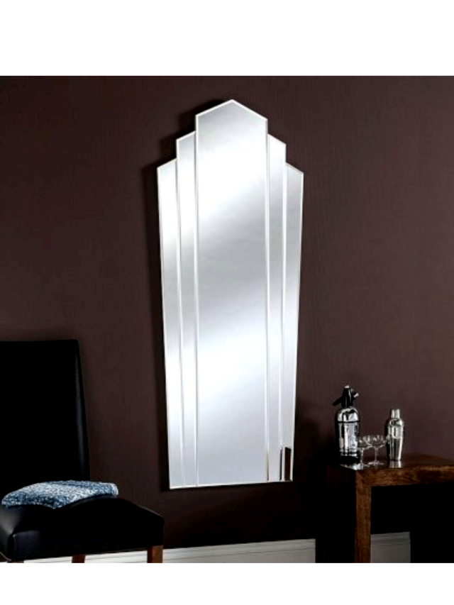 Venetian Mirror: A Masterpiece of Craft and Prestige